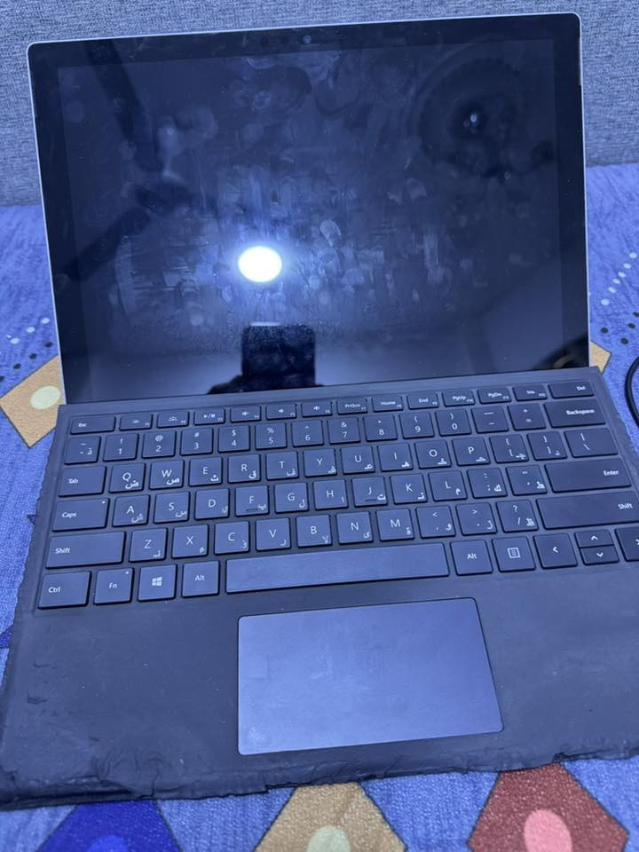 Microsoft Pro 5
Cor i5 th7
Hard SSD 256
Ram 8
Peace 230 ID

Phone me ***********
