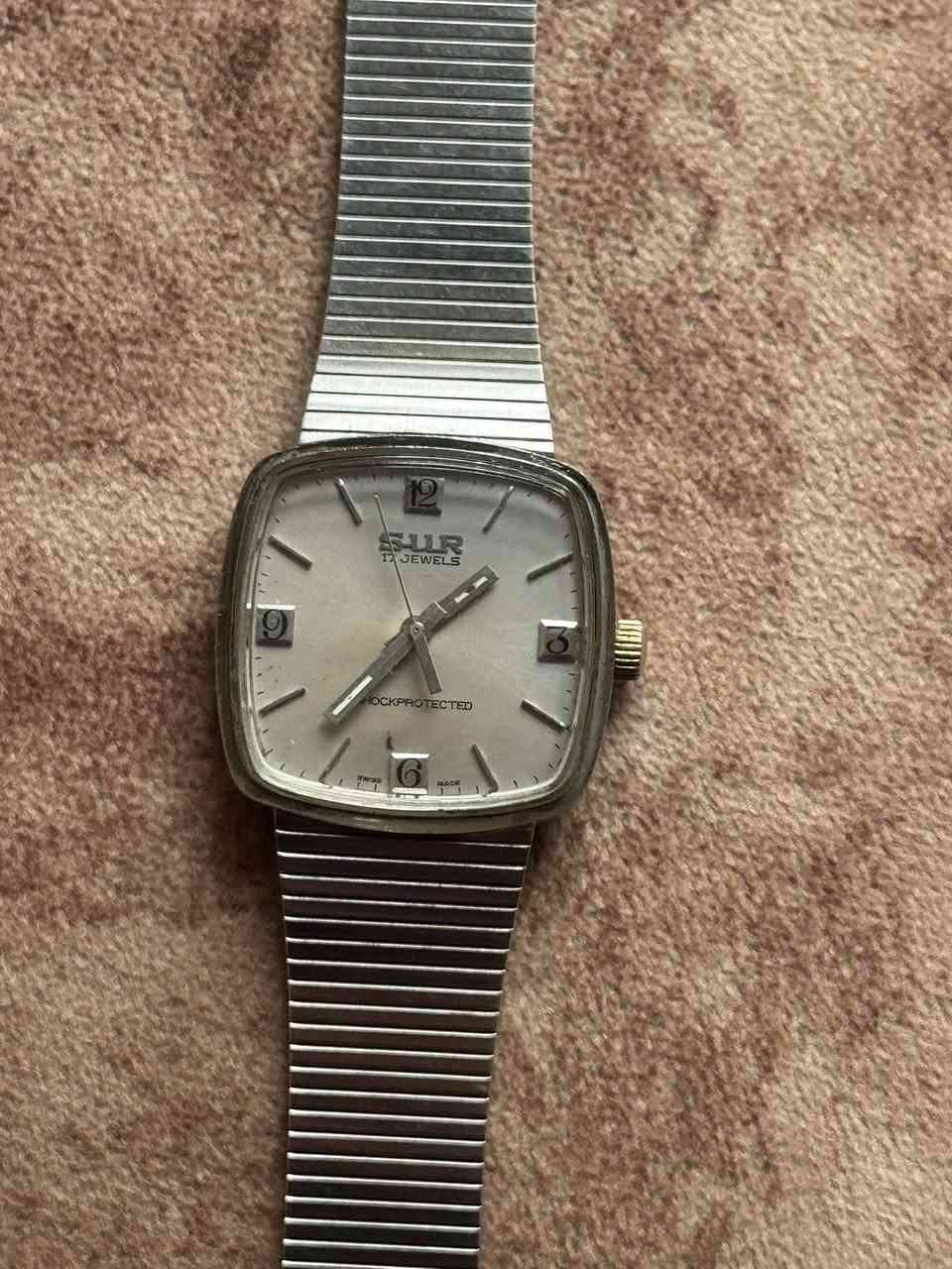 مجموعة ساعات للبيع
عدد 4
1/ اتوماتيك
3/ تكويك 
نظافة تامة 
شغل مضبوط 
تيتوس /مونديا/سور
سعر الكل 165 الف
يوجد توصيل لجميع المحافظات 
***********
