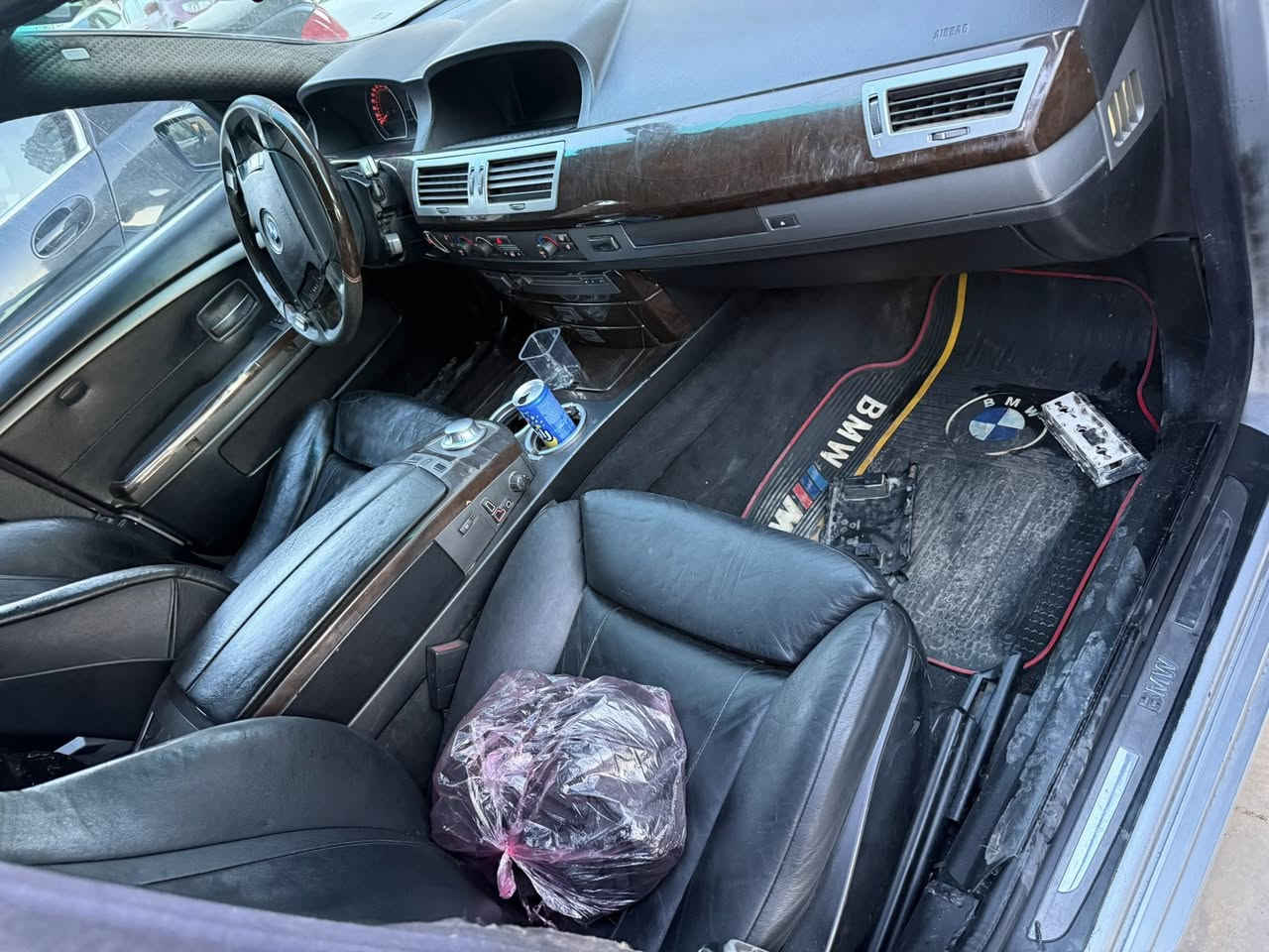 السلام عليكم 
باخره 2001 745i  V8 
صبغ عام بدون ضربه
كير مكينه بالشرط 
فول مواصفات 
بوب شفط 
فتحه بالسقف 
كشنات هيتر 
ستيرن كهرباء 
دمام جوه الكشن ذ
سيدير جنجر 
بردات 
لايت زينون 
جنطه شفط 
&السيارة بيهه ABS حساس واكف 
داخلهه يحتاج ترتيب 
السايد بريك عاطل 
السيارة بأسمي شرط التحويل السنويه 2031 جديده هزه جديده 
السعر 88 بيهه مجال كلش قليل حك جيتك 
المكان كركوك ***********

