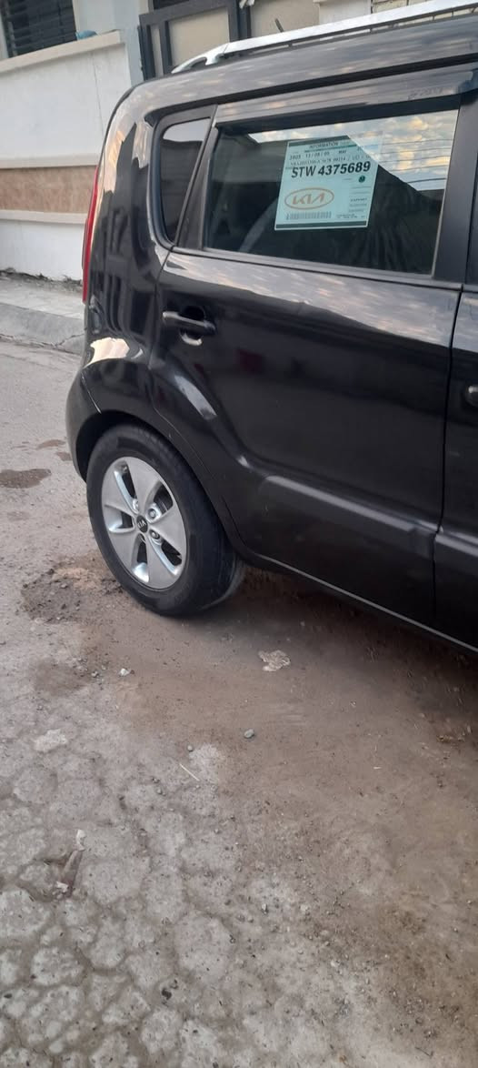 كيا صول
مديل 2013 
محرك ٢٠٠٠ دوش
بيه ٤ قطع صبغ سياره نضيفه 
السعر 90 ورقه 
المكان بغداد الدورة سياره فوك بدون بصمه 
***********

***********
