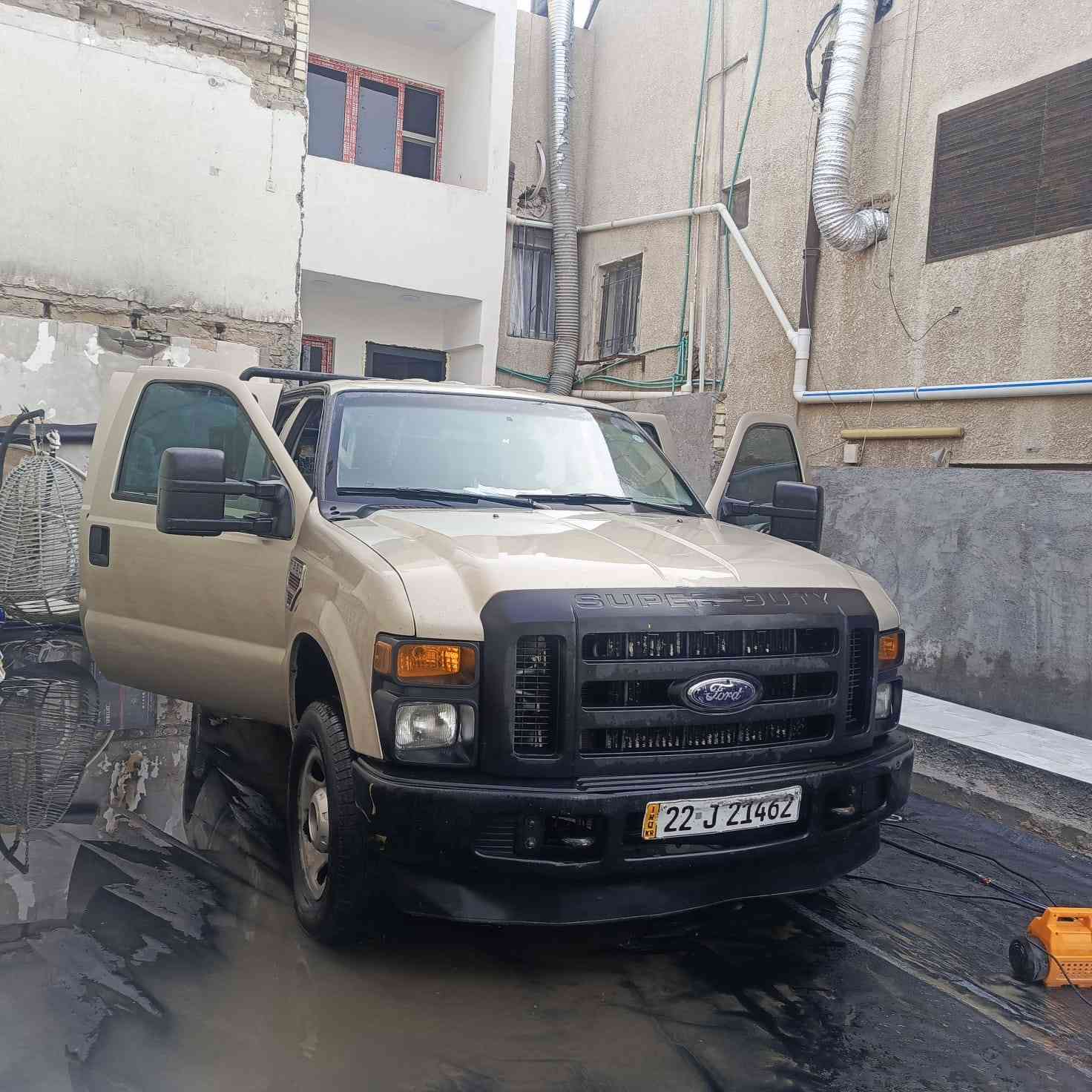 السلام عليكم عندي فورد موديل 2009 مكفوله كفاله عامه من كلشي من كير و مكينه و صدر و كشر سيارة نظيفه و جاهزة و انطي تراي للبصرة السيارة كاز السعر 130 و عنواني حي الجامعه رقم تلفوني :  ***********
