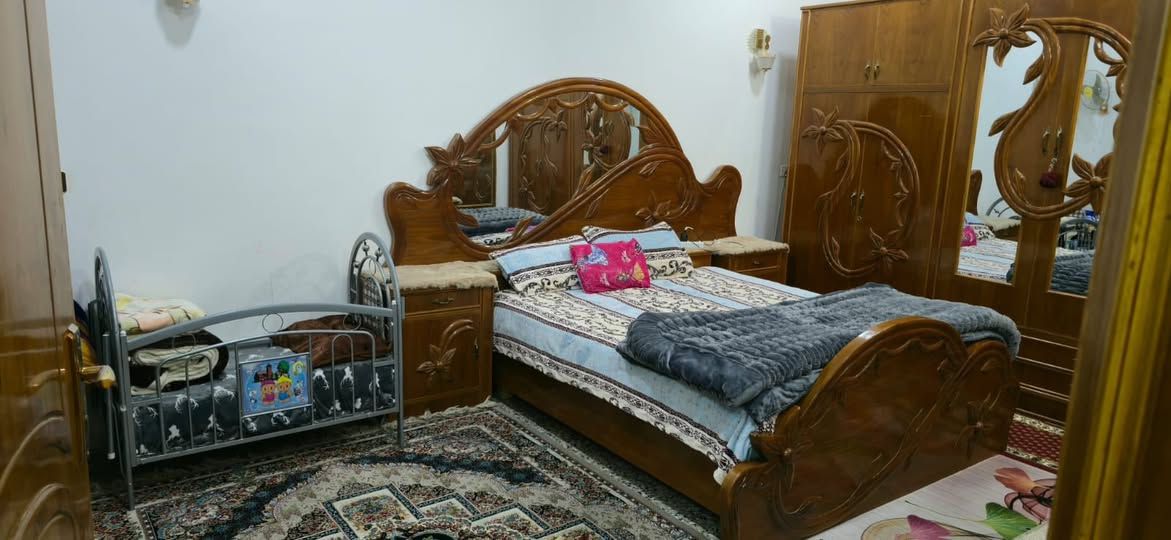 بسم الله الرحمن الرحيم 
يعلن مكتب الرنين للعقارات عن توفير 
(دار طابو زراعي سند 25 للبيع )
📌في حي المصطفى في قطع حسنين مكاوي 
المساحه الكليه للدار 270 مساحة البناء 180 متر 
بناء حديث درجه اولى طابقين البناء طابوك / سقف صب مسلح
يحتوي على 
الطابق لاول 
غرفتين نوم / استقبال / صاله / مطبخ / صحيات / هول / حديقه وكراج 
الطابق الثاني يحتوي على 
3 غرف نوم / صاله / صحيات 
السعر المطلوب 140 مليون قابل للتفاوض 
للاستفسار والطلب زيارة مكتب الرنين او الاتصال 
***********/مرتضى 
مستعدين لعرض وبيع كافة العقارات التجارية والسكنيه والاراضي
