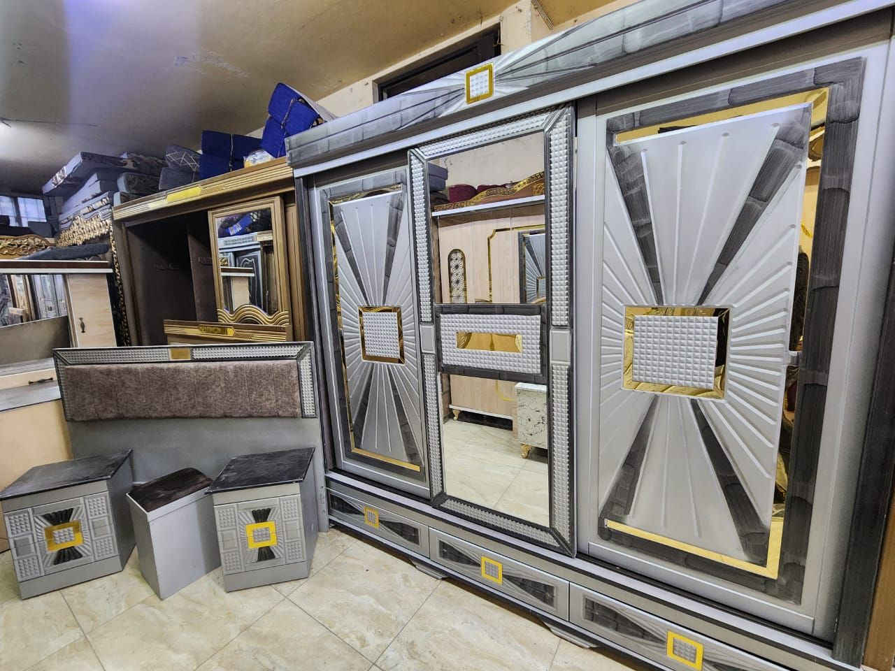 ⬇️غرفة نوم كاملة مع فرشة هدددية🎁🎁للتواصل واتس #اتصال0996910640
🔥#فقط 
👈👈#وجيبا أأأذااا فيك_تجيبا👌👌
👈بس بدك تقلدنا #قلدنا صح
❤️الغرفة مؤلفة من 
✅ خزانة  صف دروج خشب كبس #عالشوح اجرين زان عرض240 غماقة خارجية60 سم_ وغماقة داخليه55سم
✅تخت مجوز#صندوق160×200
✅ كمدينة عدد2
✅ بيرو 4دروج +كرسي
🚚 يوجد توصيل لباب البيت


**إذا كنت صاحب هذا الإعلان وتريد حذفه لأي سبب، رجاءا أرسل رسالة إلى الدعم الفني**