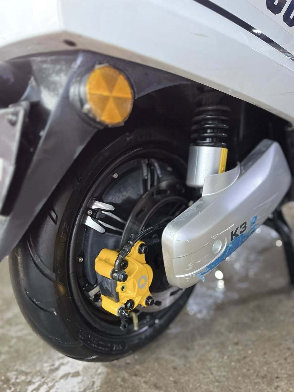 سلام عليكم دراجه شحنه مستعمله قليل جدا ملفه 30000 بطاريات سته نوعه البطاريه برتقالي السعر وتساب ***********
