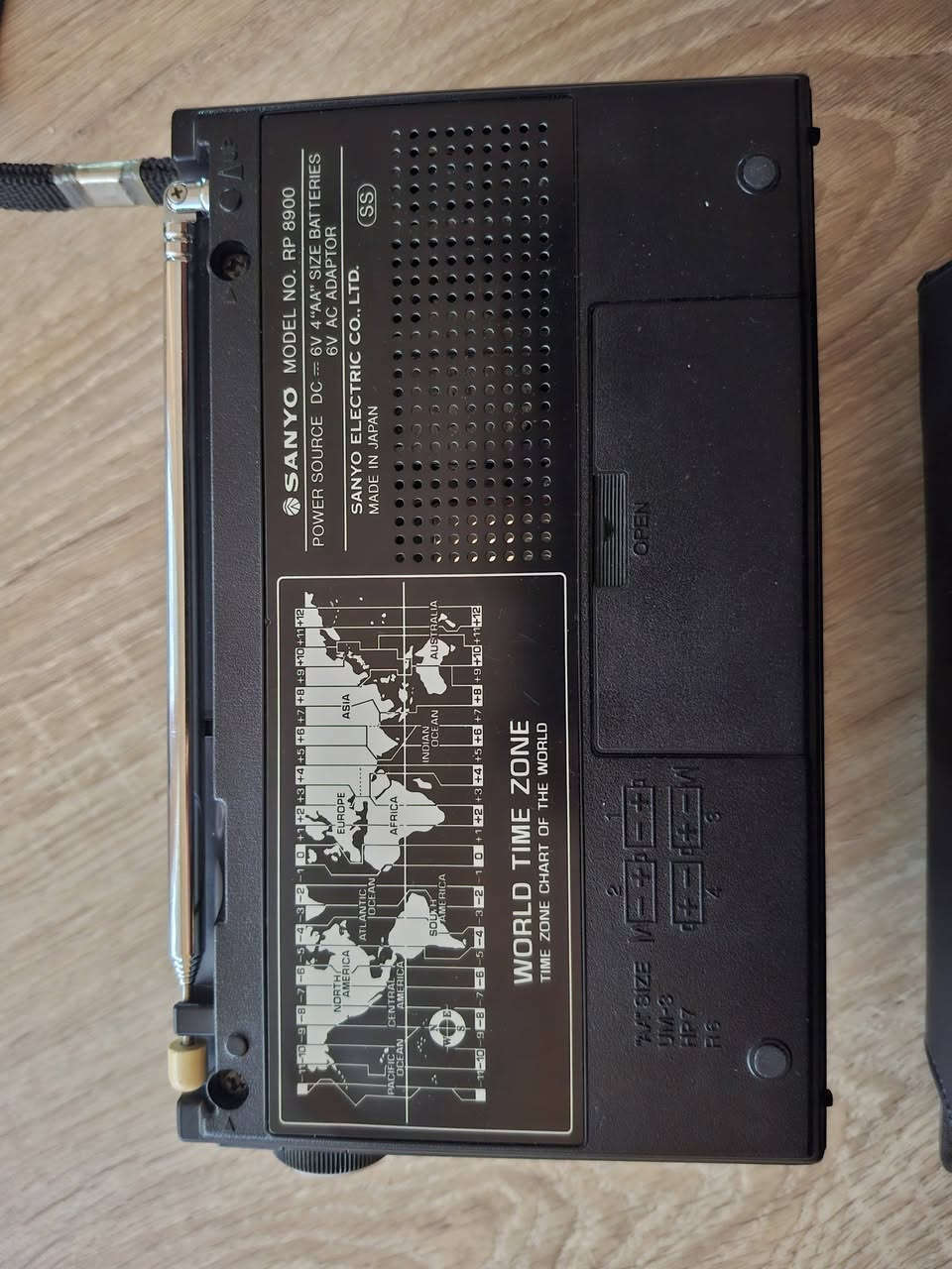 SANYO. وللجمال عنوان
FM/MW/SW 8 BAND RECEIVER
RP 8900


**إذا كنت صاحب هذا الإعلان وتريد حذفه لأي سبب، رجاءا أرسل رسالة إلى الدعم الفني**