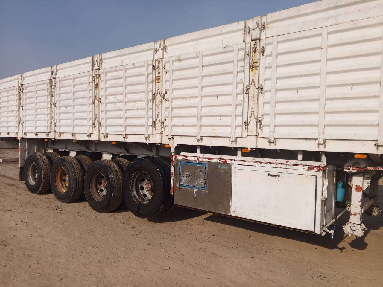 عربانه للبيع شاصي بلوم طول 60ـ13صفاح تنفتح السعر 125$الشراي يتصل على هذا الرقم ***********
