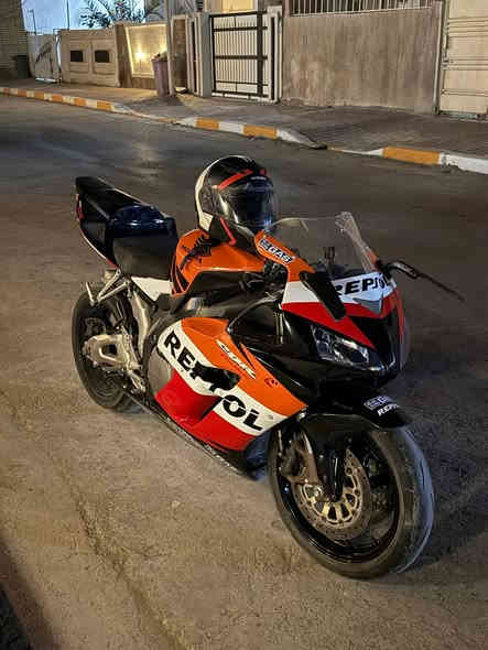 السلام عليكم
دراجة cbr 1000rr للبيع الدراجة شوفه عينك نضيفه وتخبل نصبه وشكلها مرتب والدراجه على شرط 1.2.3 بطناش تاكل الگاع اكل معدل فول شلعه فول خير من الله الدراجة بيها ملاحضات بسيطه اني مافارغلها جان سويتها والله وذني الملاحضات اخصمهن من سعر الدراجة تجي تفحص وتشوف وتقتنع ياله ممشاهه 81الف  وانشاء الله مارجع واحد ماراضي سعر الدراجه 27 وبيها مجال مكاني بغداد محموديه 
رقمي :***********
