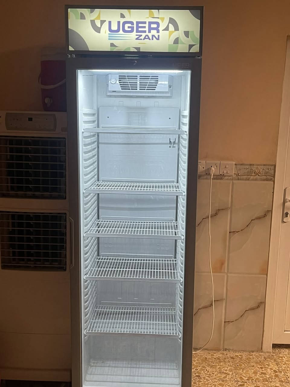 السلام عليكم عارضه عموديه للبيع جديده استعمال شهر واحد شغاله وكامله  جديده مكاني كربلاء *********** السعر 600.وبيه مجال
