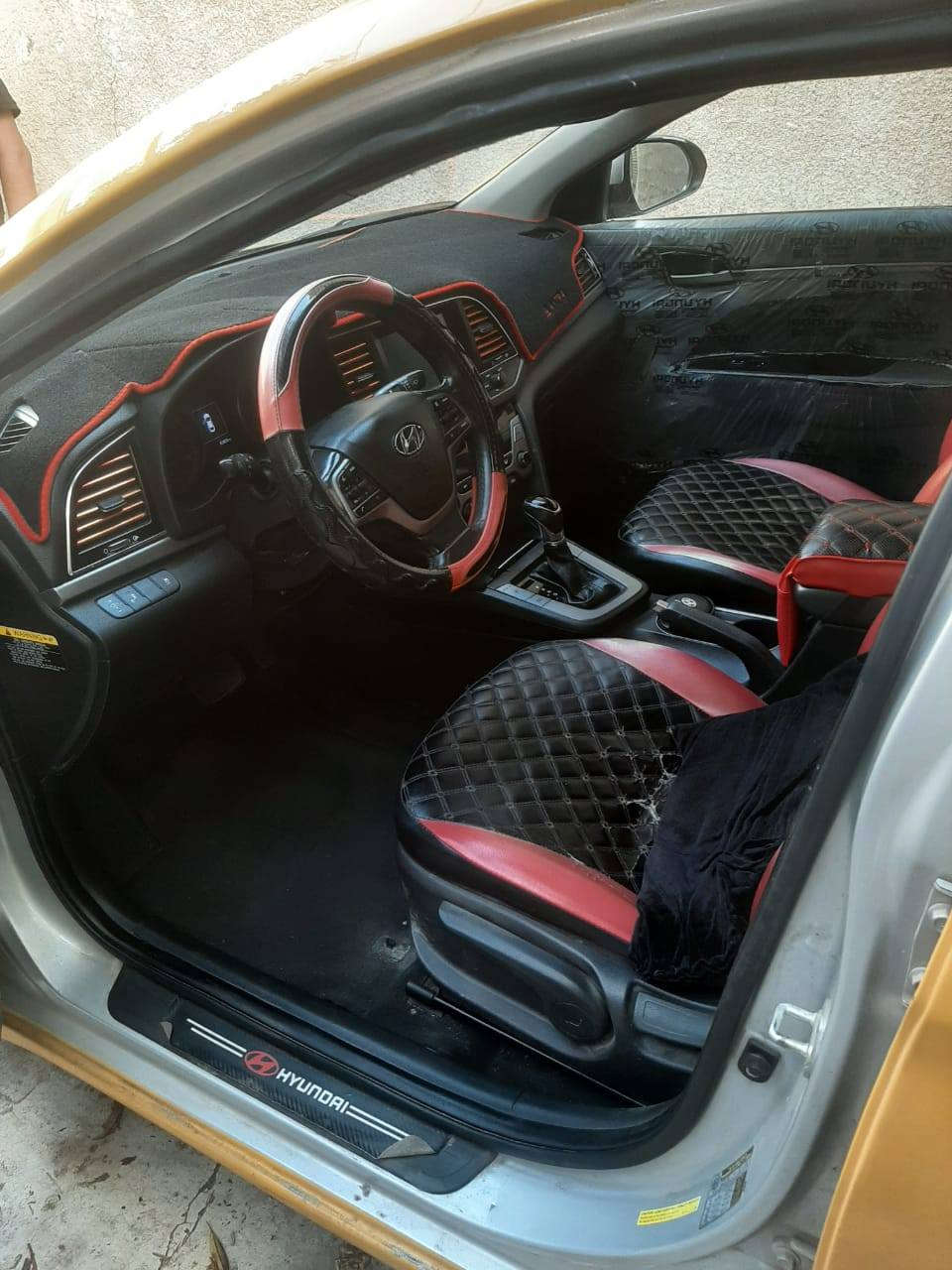 سلام عليكم سيارة الانترا صفراء 2018
مواصفات فول نضيفة 
بصمه 
بانوراما
سيارة ماشيه ٩٠ 
سنويه جديدة 
هيئه مصفرة 
السعر ١٢٣ ورقة وبيهة  مجال
المكان غزاليه هياكل 
الرقم صاحب سيارة ***********
