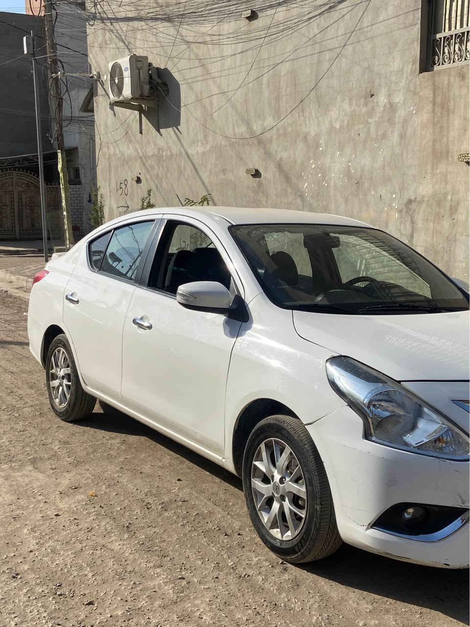 السلام عليكم نيسان سني مصري 2023 

بصمة 
شاشة 
تحكم تبريد شاشة 
تبريد خلفي 
مري جانبية شفط 
اربع جام كهرباء 
حساسات خلفية 
ويل 
داخل اسود
يدات نيكل 
ضربتها مثل ما موضح بالصورة بارد بيها بالجاملغ وكم شخط بالسيارة ما يأثرن والباقي كله مكفول سيارة نضيفة كلش 
عارضها ب ١١٧ وبيها مجال 
0772 467 1661 
للتواصل واتساب وهاتف فقط بغداد, العراق
