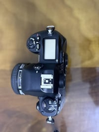 كاميرا نيكون f 100 فول نضافة السعر ١٨٠ و بيها مجال التواصل :0772945226...