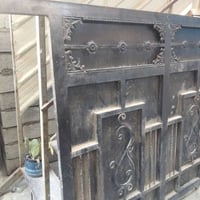 باب للبيع نضيفه مابيها خياس حديد ثقيل سعرها 140 وبيها مجال مكاني العما...