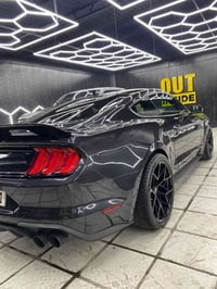 GT بريميوم • V8 ٥٠٠٠ • حادث ٣ قطع