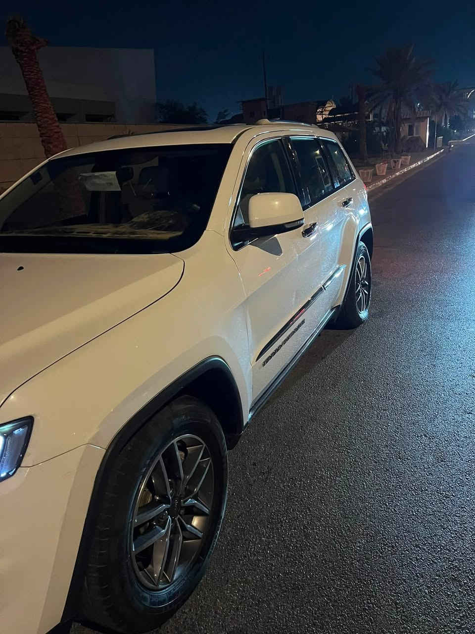 سلام عليكم جيب لاريدو موديل 2019 خليجيه بيهه 3 قطع صبغ او قبل شهر بدلت كازكيت يعني مكينه رجعت جديده انطيك بيهه ضمان شكد متريد سياره حلوه او كاعده عليهه غرامات مليون 400 ينزل من سعرهه رقم بغداد تحويل ثاني يوم مكاني بغداد حي اور سعرهه 195 بيهه مجال بصيط ***********
