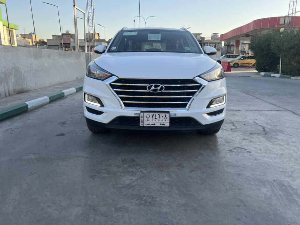 هونداي توسان خليجي
موديل ٢٠٢١
رقم بغداد الماني بسمي 
لون ابيض 
٤ سلندر ٥ راكب 
فوووووول مواصفات بدون فتحة 
بصمتين: تشغيل وتقفيل
داخل صاج الكاص
بردات خلفية اصلية
كشنات جلد اصلي لونين 
كشنات ٢ كهرباء 
تشغيل عن بعد 
شاحن وايرلس 
شاشة كبيرة اندرويد 
كامرة دوارة اصلية 
مري شفط مع القفل 
حساس امامي وخلفي 
نظام ايكو درايف 
تحكم استيرن فول 
حاكية : ابلوتوث: اوكس 
شاشة اعطال بلدشبول 
كيجات السرعة زئبقية 
جي : بي: اس: خرائط طرق 
اريل اسود طيارة
هند بريك برجل 
تبريد ابيانو لمس 
تبريد قطعتين ثلج 
لد امامي وخلفي 
لايت زنون اصلي 
اضواء ترحيب بليدات 
علامة سورنتو بلدوسة 
يدات نيكل اصلي 
اشاير بلمري 
٥ ويل كب ١٩
تخم تاير جديد لك 
ماشية ٦٣الف اصلي 
كير ومكينة وصدر وحدادية وتبريد كفالة عامة
بدون ضربة وتبديل واشخوط وبارد وصبغ عدى اشوية بارد بسيط 
الرقم الدولي الجديد // هزة جديدة // سنوية جديدة 
سيارة جديدة مال بيت بية تراي مال زيرو 
من زيرو لحد الآن ماطابة تصليح البصمة الثانية ممستخدمة 
كتلوكات الشركة موجودات
السعر ١٩٨$
***********
