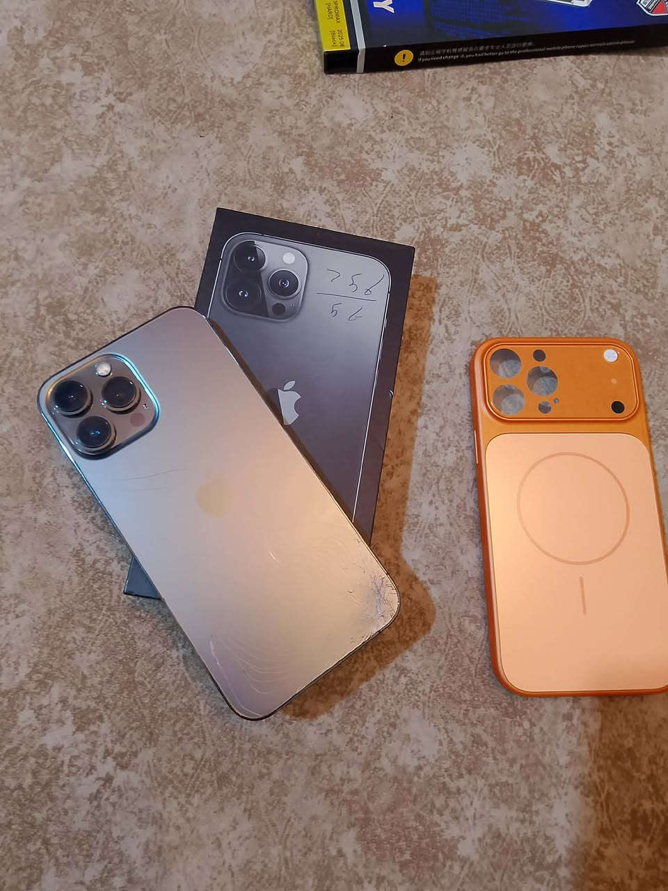 سلام عليكم ايفون 13برو ماكس ذ256 فايف جي  جهاز مبدل كامره اماميه وشاشه اصليه اصليه اصليه وكاله فول سلاسه ولمس والون شاشه مساويه ويه لفريم مابيه أي علو من تضغط عل شاشه ماطلع ألوان عبالك مال تفصيخ  وضهر مفطور مثل ماموضح بل صوره جهاز فول بل شحن نسه شي اسمه صرف شحن شاشه لقديمه مالته موجوده مثل ما موضحه بل صوره وحيده بيه فطر خفيف حيل مايبين هم انطيه ويه جهاز شغاله كلشي مابيه جهاز كله شغال فيس ايدي شغال للبيع او مراوس بجاز آخر  مكاني ديالى كنعان جهاز تاخذه ضمان يومين لاتصال او واتساب ***********.
