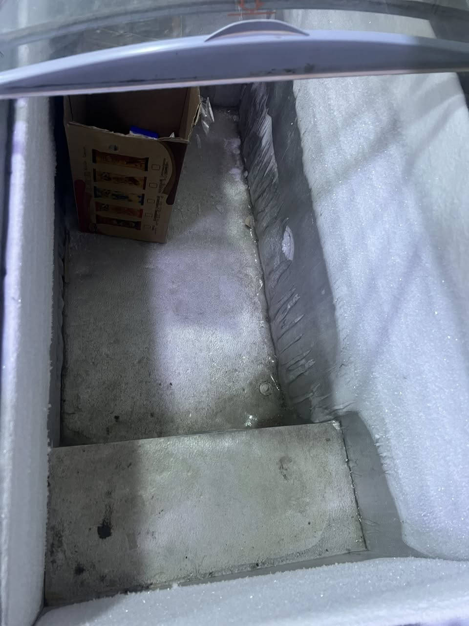 براد مجمدة للبيع نضيفة جداً ‭٠٧٥٠ ٩٤٣ ٢١٢٢‬
