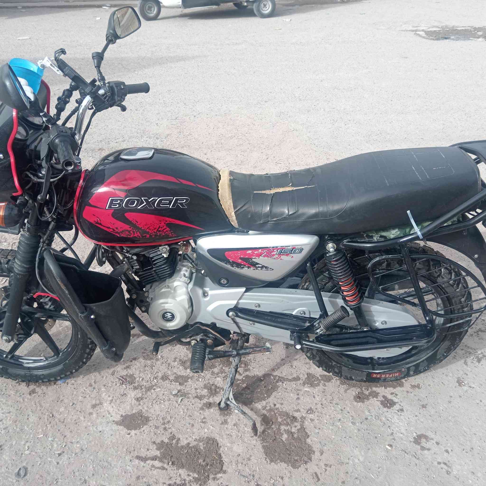 السلام عليكم بوكسر ٢٣ كفاله عامه برغي مامفتوح بيها رقم انكليزي دراجه خير من الله جديده وصار شهرين مطبوكه بالبيت تعال وجيب فيتر وياك *********** سعر 2250 وبيها مجال قليل مستعجل على بيعتها
