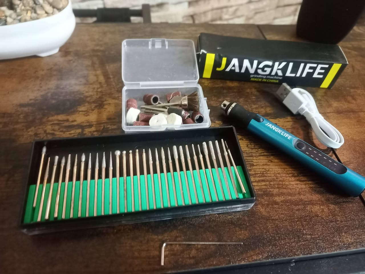 جهاز حفر على، شحن كامل ملحقات شحن تايبسي
السعر 15 الف


**إذا كنت صاحب هذا الإعلان وتريد حذفه لأي سبب، رجاءا أرسل رسالة إلى الدعم الفني**