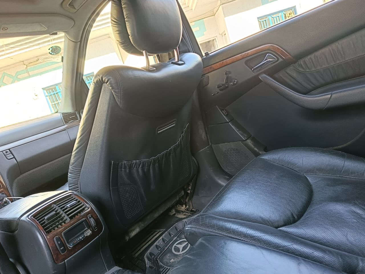 حجم /500 مكينه /8/سلندر
رقم كركوك قرار 48 وكافه فقط
مكاني النجف
سيارة فول مواصفات معدا بردات جانبيه 
تبريد خلفي
كشنات تدفئه تبريد 
حساسات خلفي امامي 
رقم موبايل //***********
