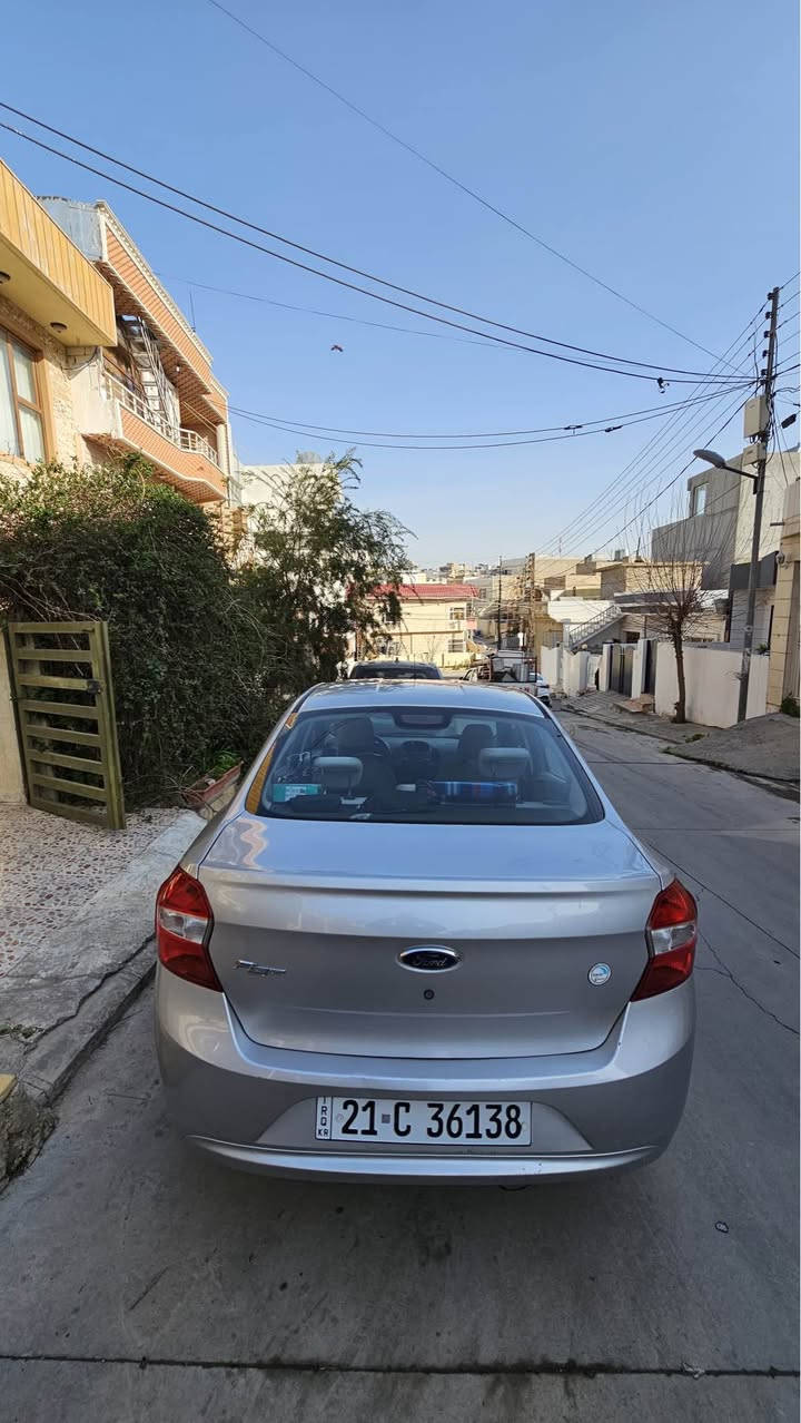 فۆرد فیگۆ (٢٠١٨)
 ٤ پستۆن خلیجی مەکینە گەورە ١٦ ی مرغوب (١٠٦) هەزار کم حەقیقی ڕۆشتووە.

 مواسەفات شاشە بلوتوز ئۆکس usb سووکان ڤۆلیۆم و کامێرای دواوە لایت کارەبای بەرز و نزم ئەکات چوار تایەی تازەی لە ژێرایە.

سەیارەکە بێ بۆیاغە تەنها چەمەلەغێکی بە ساردەکوت هێنراوەتەوە.
 
 گێڕ و مەکینەی بە شەرت.
 هیچ مەسروفێکی تیا نیە و
 کامل سێرڤسمان بۆ کردووە
نرخی ٨٧ گەڵاو مەعامەلەیەکی برایانە 
ژمارەی مۆبایل وەتس ئەپ و ڤایبەر 
***********. السليمانية, العراق
