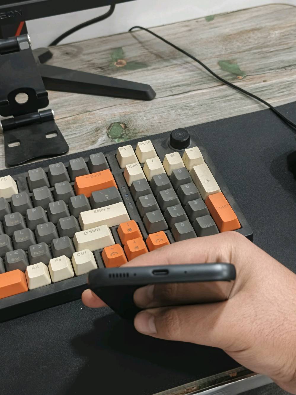 كالكسي A55 5g الجهاز نظافه 100% شخط مابي والنقطه الي بل شاشه الي مبينه بل تصوير مال شاشة الحمايه وشرط الجهاز تفحصه وين ما يعجبك الجهاز مابي ملحقات لا كارتونه ولا شاحنه ضايعات 