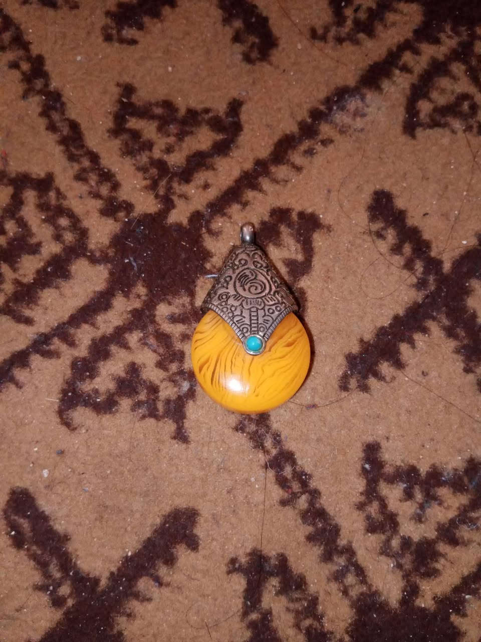 سلام عليكم عندي هذا حجر والاطار فظه للبيع او مراوس بمحبس فيروز مكان شاميه هذا ***********رقمي
