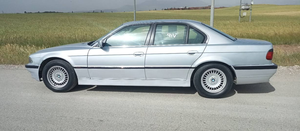 سڵاو خواتان لێبێت   بی ئێم BMW  725 بیلاد  شەش 6پستۆن دەبڵ دیجیتاڵ فول فول جام دەرع  سیدی بۆکس شاشە ئایپات  سیدی جیپی ئێس  چوار جام کارە بای دوازە12پەڕەشوت  تەبرید مەرکەزی سەنەوی ئەسڵی ڕەقەم بغداد ئەوالیات بەشەرت  حزام نیە  دوو سێ پارچەی بۆیاغە بەس من بە حزام دەیفرۆشم  ئەگەر موشتەری نیت سەرم مەهێشێنە  مەمنونت ئەبم      ژ....***********  ڤایبەر واتسابی لەسەرە بشدار, السليمانية
