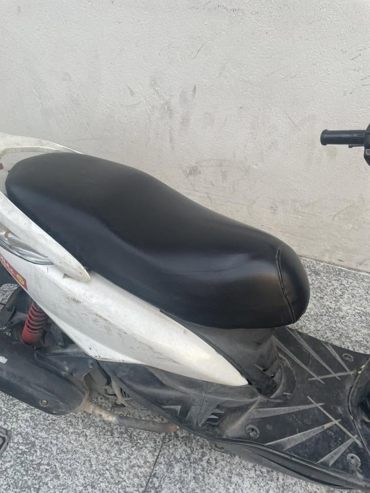 ب400الف دراجه حمل وخذ لاتجي وتكلي شبيهه حمل واخد الراجه نكره سلف بكل وقت اشاير كامله دبل اشاره اشاره يمين اشاره يسار قفل جنطه قفل ستيرن بس دراجه حمل واخذ ما اعرف شبيه مال اخويه مسافر بي مكاتبه عنواني بغداد الحريه الدولعي الرقم *********** متواجد واتساب او رصيد

