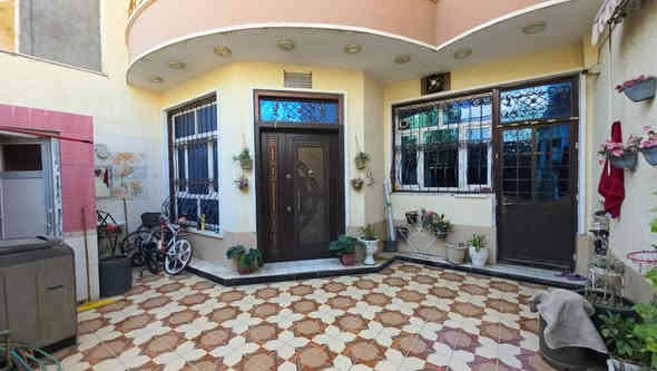 بيت للبيع ١٥٠ متر البلديات اليو ان شارع ٣٠ خلف محطه سما البلديات
البيت واجهة ٧,٥ نزال ٢٠ على شارع ١٥ يحتوي طابقين. الارضي كراج وحمام خارجي واستقبال ومطبخ وصالة وغرفة نوم وحمام داخلي ومناور ٢
الطابق الاول مطبخ وغرفتين نوم وغرفه للدراسه
الطابق الثاني بيتونه مع مخزن كبير على طول البيت وسطح
البيت بناء ٢٠١٤ درجة اولى ونظيف جدا
السعر ٤٨٠ قابل للتفاوض
للاستفسار مع صاحب البيت الاتصال
***********
*********** بغداد
