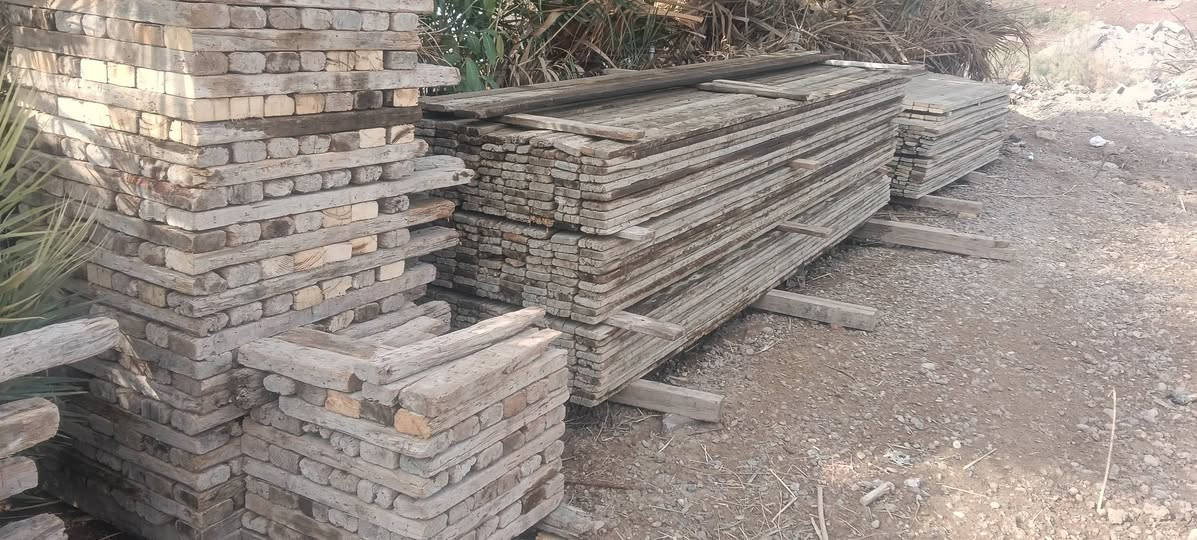 السلام عليكم خشب للبيع جميع القياسات بغداد الحسينيه ***********
