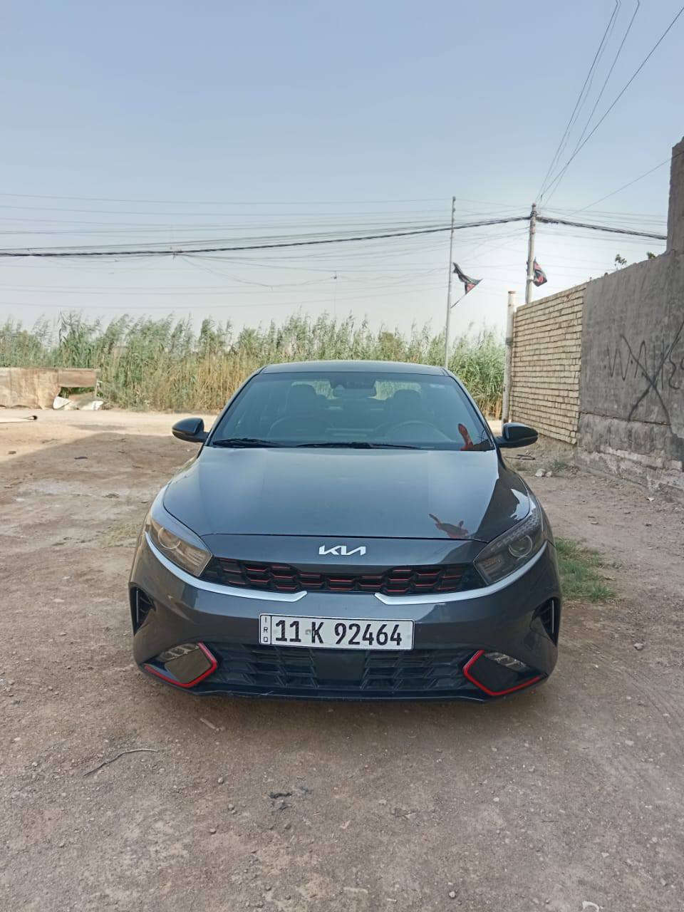 السلام عليكم فورتي جي دي لاين مديل 2023 وارد للبيع محرك 2000 دوش ضربتها كما موضح بالصور مابيها صبغ نهائي راجع كلها على البارد ماشية 58 كيلو متر او 37مايل السيارة خير من الله ماناقصها شي رقم بغداد معوقين يسويلك وكالة السعر المطلوب 147 وبيها مجال للاستفسار *********** مكاني بغداد الحبيبية
