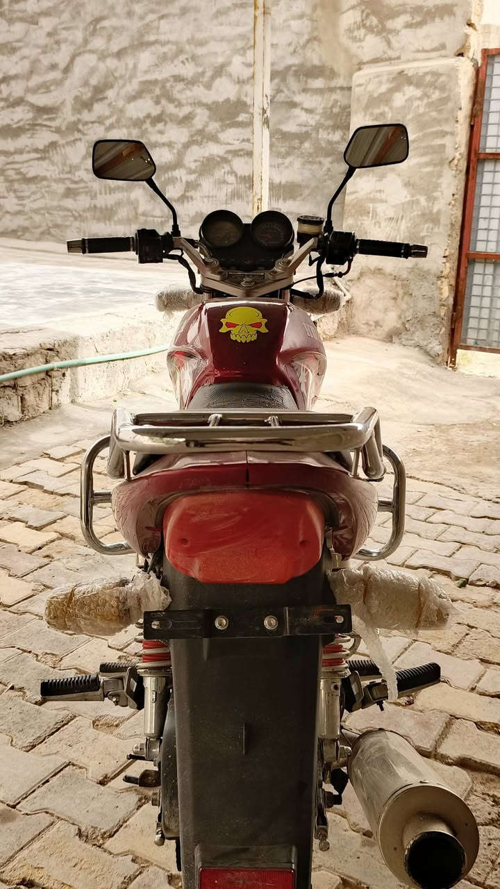 بسم الله
سلام عليكم للبيع هيوشه ٢٣ مكفول محرك وكير شرط كهرباءيات زوج تواير سعر ٨٠٠ وبي مجال رقم *********** حديثه
