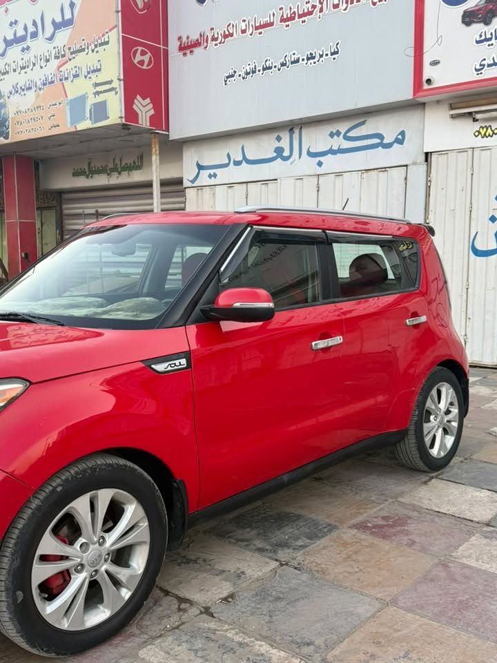 السلام عليكم كيا صول محرك ٢٠٠٠ موديل ٢٠١٥ وارد امريكي حادثها جاملغ امامي بدون دواخل بدون فتح 
شاصي ولغد وتكم وحوض كفاله 
رقم بغداد دولي بااسمي تحويل مباشر سياره جديده على وضع الشركه مال بيت 
جاهزه من كول النواحي 
مكاني بابل 
السعر ١٠٨
 رقمي/***********
