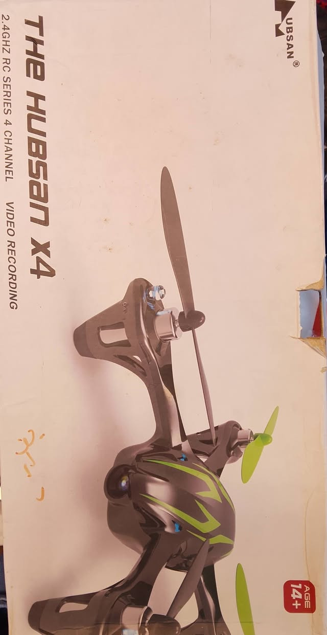 هذه طائرة درون Hubsan X4 H107C ذات الأربع قنوات بتردد 2.4 جيجاهرتز ومزودة بكاميرا لتسجيل الفيديو.تأتي الطائرة بنظام تحكم طيران متطور 
السعر 25 الف


**إذا كنت صاحب هذا الإعلان وتريد حذفه لأي سبب، رجاءا أرسل رسالة إلى الدعم الفني**