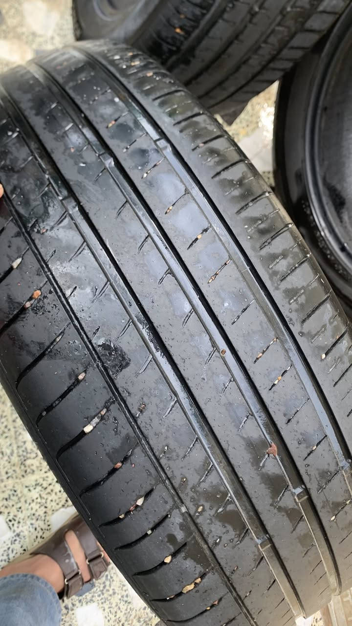 تخم تايرات توسان للبيع زوج نضافة 75% وزوج نضافة65% شرط مال وكالة مكانهن جسر ديالى القديم ***********
