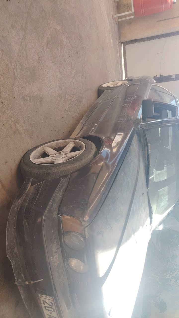 السلام عليكم للبيع بي ام 525 مسكر عدله موديل ٩٣ السياره ما عرف شبيها متروكه كامت تخربط عندي و طفت و عفتها رقم ديالى انكليزي هزه جديده مصارلها سنه من هزيتها بسمي الك بس تحويل يمي السعر ٢٥ ***********
