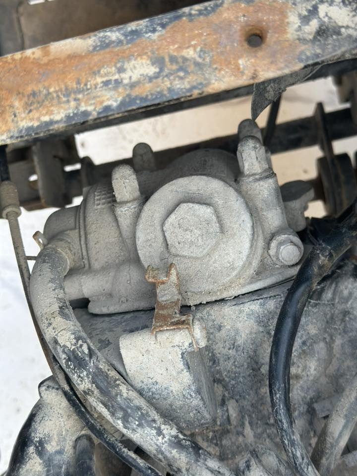 السلام عليكم سنكنس ياباني مكينه مامفتوحه ولا محطوط عليه صبانه الدراجه طااافيه ابيع كوم حديد جنت عندي تشتغل بس غسلتها وبعد ماشتغلت وانتركت الدراجه عالاغلب كابريته بس انا ابيع كوم حديد كهربائيات كامله ماعدا السلف الدراجه كيج البانزين شغال السعر بـ 275 وبيه مجال للشراي مكاني كرمة علي ابو صخير وهذا رقمي ***********
