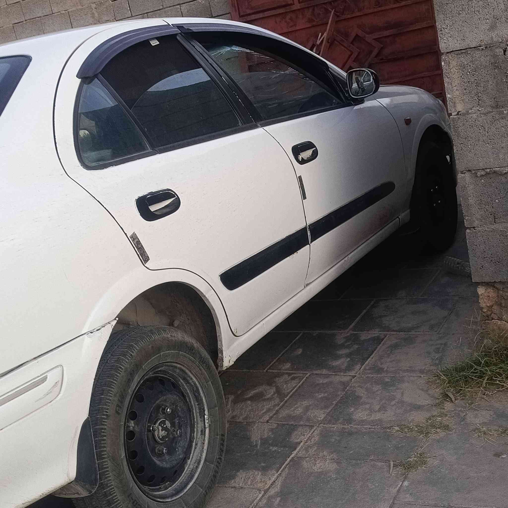 السلام عليكم نيسان سني 2002  محرك 1800 اسود تبريد  منظومه جديده شغال كهربائيات كله شغال  سنتر لوك  سنويه الى2028 صاحبها موجود تحويل رقم جديد كانت صفره مصبوغه ابيض عام  تايرات جدد  دبلات جدد جاهزه من كلشي تشغل وتمشي سعر65وبيها مجال بسيط رقم ***********
