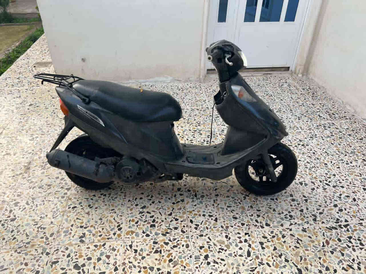 دراجه سازوكي ادريس ياباني للبيع
بانزين 120 السرعه شغاله اي نقص مابيها 
المكان الفلوجه 
السعر 400 الف وبيها مجال للشراي 
***********
