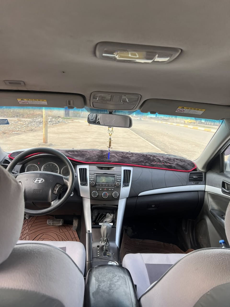 سوناتا خليجي موديل 2009  رقم بغداد السيارة كاملة مكملة وخير من الله محرك 2000 منظومة غاز ايضاً كير محرك كفالة مصبوغة حزام للجمالية وبيها ضربة بالجامرلغ جهة السايق السعر ٩٨ وبيها مجال بسيط جداً العنوان ديالى بعقوبة للاتصال ***********
