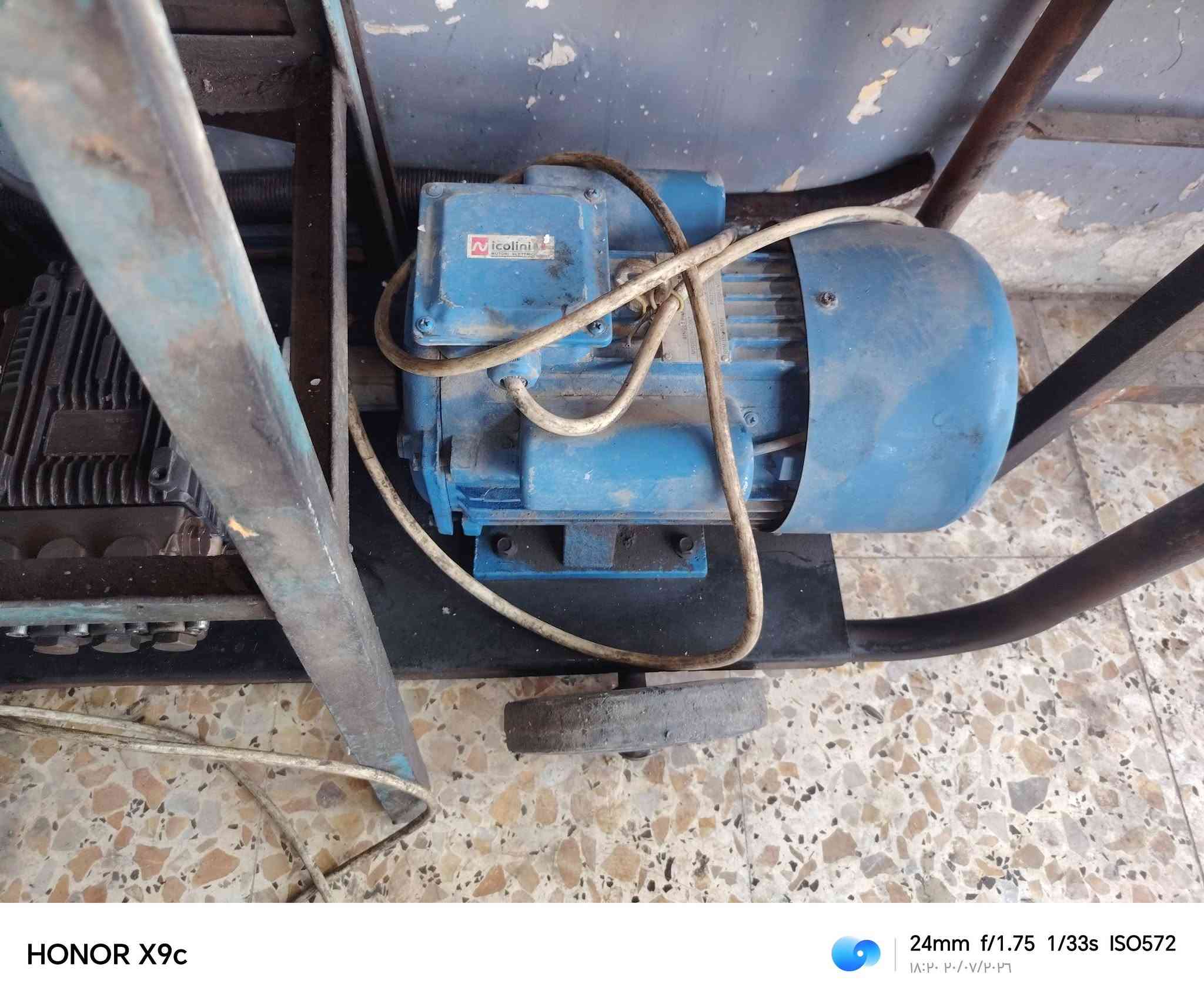 للبيع السعر ٤٠٠ وهذا رقمي ***********
