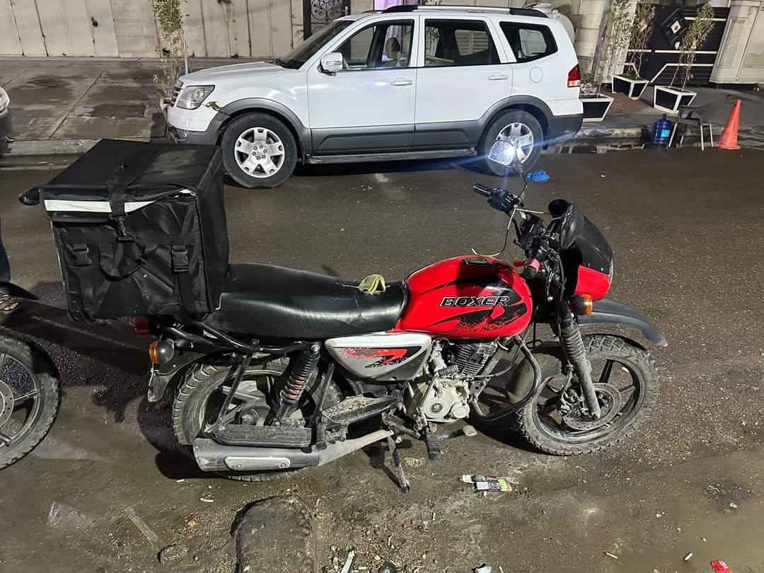 يالله السلام عليكم بوكسر 22  رقم بغداد انكليزي تحويل ثاني يوم الدراجه خير من الله بس اشويه وصخه منوره المطر  مكينه خرسه عنوان بغداد عامريه مستعجل على بيعتها  السعر 2000 وبيها مجال للطيبين *********** متواجد واتساب وفيس
