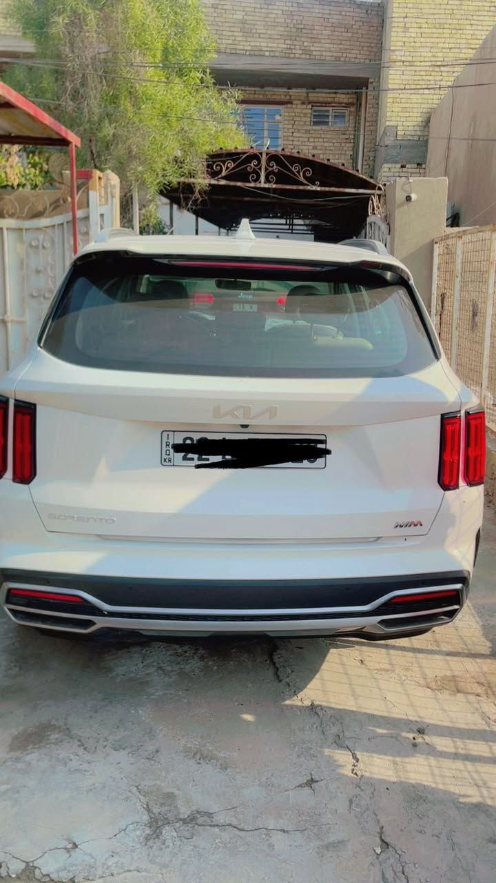 السلام عليكم ورحمة الله وبركاته سورنتو ٢٣  فول مواصفات ٦ سلندر بانوراما كاميرا حساسات امامية خلفية وباقي المواصفات المعروفة جديدة بمعنى الكلمة زيرو ماشية ٥٧٠٠ كم فقط مكفولة من زلغ كفالة عامة شرط الفحص امانة الله للاستفسار الاتصال ***********  والسعر ٣١٠
