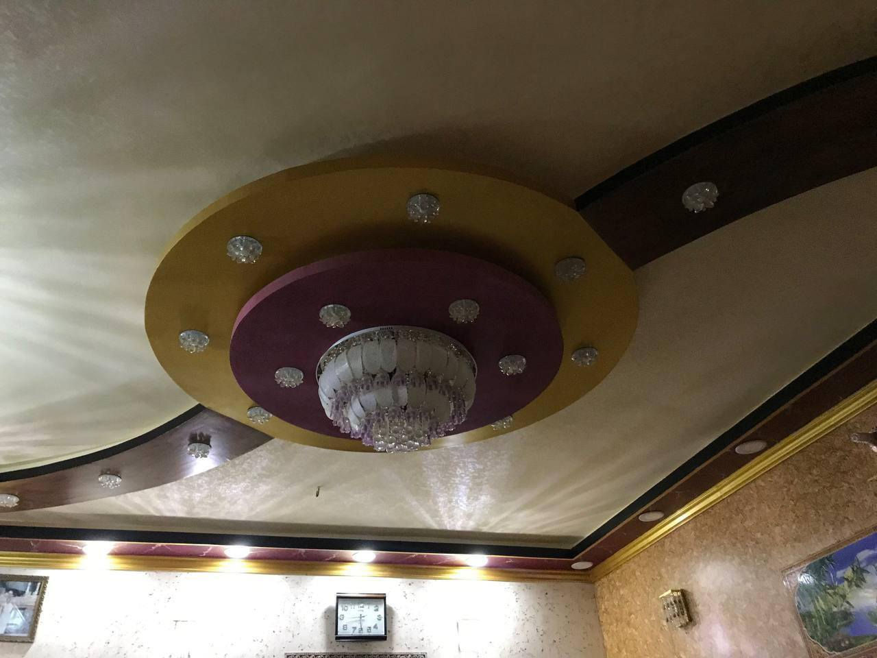 سلام عليك 
دار مساحه 300مكانه كربلاء الحسنيه العطشي 
خلف مسشفى الحسنيه العام قرب جامع الرسول 
دار مع الاثاث..تحتوي عل 6غرف نوم سويت موثثه ومكيفه 
صالتين وستقبال ملكي مع الاثاث مع الاثاث الدار لاتباع خاليه نوع العقار طابو صرف طابو صرف ال دار 
 واقع نهايه حي زهراء ..طابو صرف عثماني 
لا يباع قصد ولا يحتوي عل اي وريث 
مباشر مع صاحب العقار ***********
