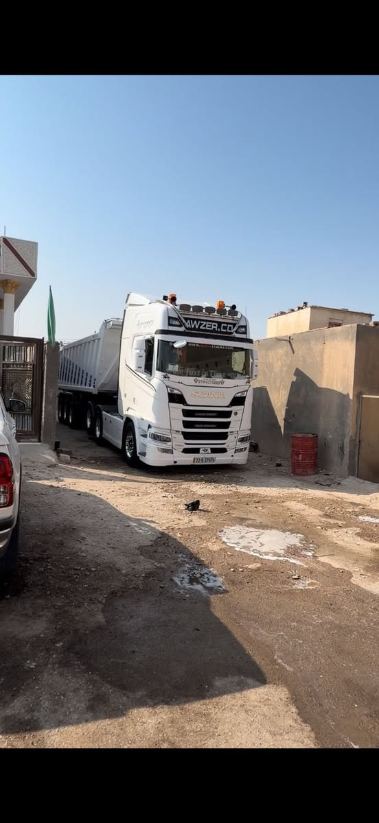 يا الله سكانيا سحال مزوج2018 فول مواصفات مكينة8v520 كامل راس وعربانة ماكنيسان مربوطة عليه قلاب رفع قمارة ريموت سبلت  خزن سيارة مفولة مواصفات *********** الاتصال بيع كاملةالسعر925$
