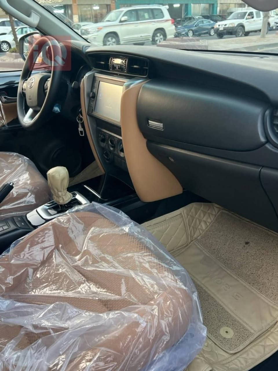 السلام عليكم
تويوتا فورتشنر 2023 خليجي رقم اربيل 
السيارة مكفولة كفالة عامة 
مواصفات عادية بدون بصمة 
حساسات 
كاميرا 
تبريد 3 قطع 
محرك 4 سلندر المرغوب 
عليها درعين امامي خلفي 
للبيع او بمراوس بسعر مقارب 
سعر السيارة 290 ورقة 
للتواصل ***********
