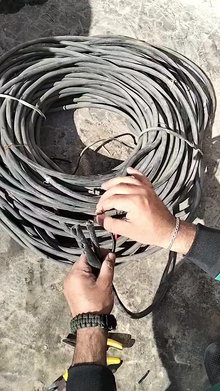 السلام عليكم كيبل80متر قطعه وحده 2*6العنوان بغداد المشتل شارع المدارس رقم الهاتف ***********
