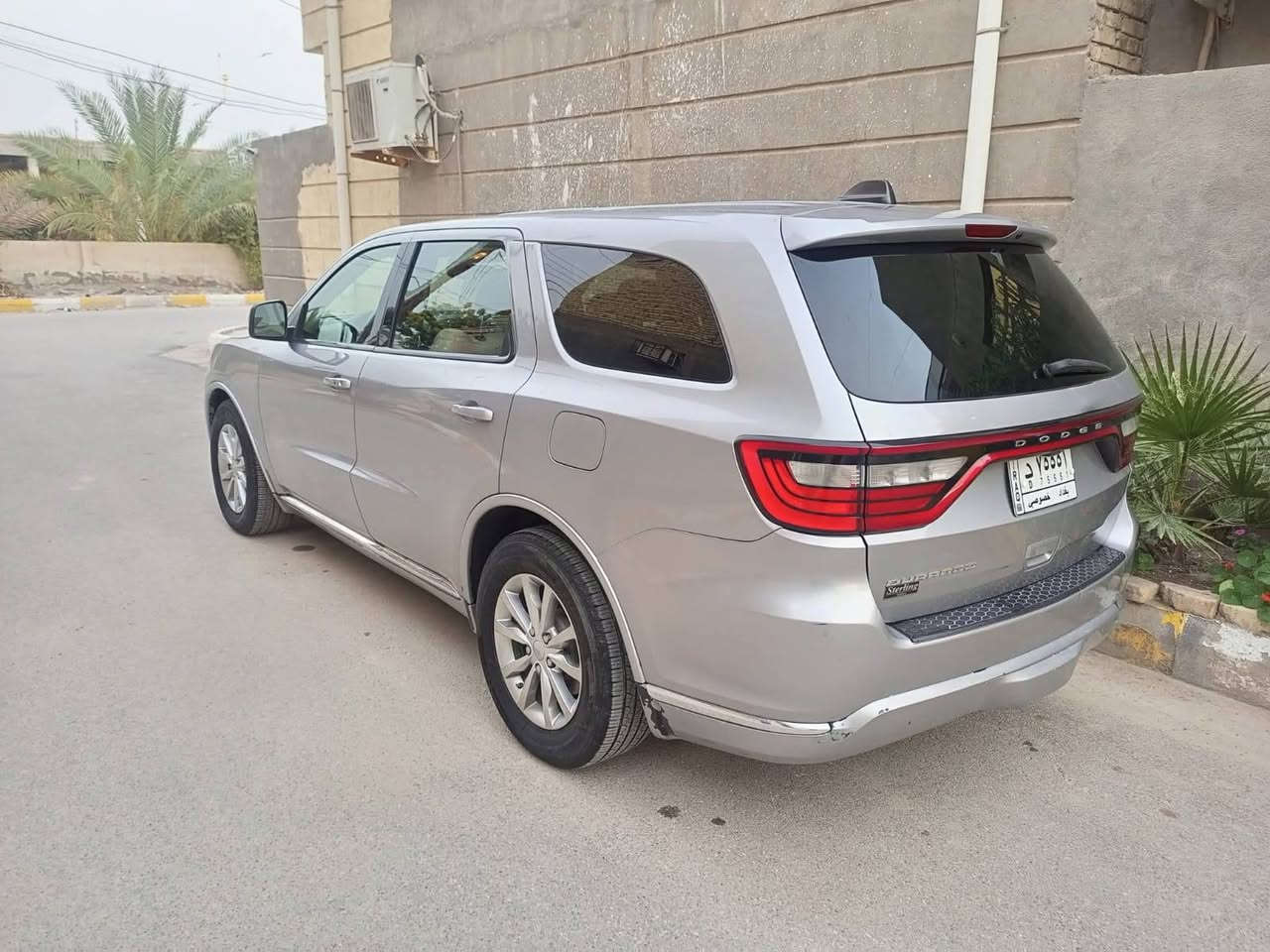 وارد امريكي
#الضرر : السيارة ٤ قطع قطعتين تبديل قطعتين صبع السونار مذكور بل منشور )

#الرقم : بغداد

#المواصفات :

▪️دوج دورنكو لون سلفر يوجد جراد في البنيد وجاملغ

▪️الموديل : 2018

▪️المحرك : . 3.6L . V6 (ستة سلندر)

▪️العداد :58459 الف حقيقي

▪️حجم الويل : ويل كب حجم 20

▪️بصمات للابواب عدد 2 

▪️حساسات 

▪️كامرة خلفية  اصل

▪️شاشة الدشبول كبيرة للتحكم بايعازات السيارات

▪️تحكم فول كهرباء لكرسي السائق والراكب

▪️غرفة السيارة جلد بيجي 

▪️تبريد و تدفئة لكشنات المقدمة

▪️سستم صوت

▪️تحكم ستيرن جهتين بلوتوث وحاكية وكروس سرعة وتحكم صوت 

▪️منافذ USB امامي وخلفي

▪️نظام ABS مانع انزلاق

▪️حداديه السياره 70/100

السعر - 165 $بيها مجال قليل حك الجيه 

 الاتصال على : *********** 

مكان السياره -الناصريه مركز
