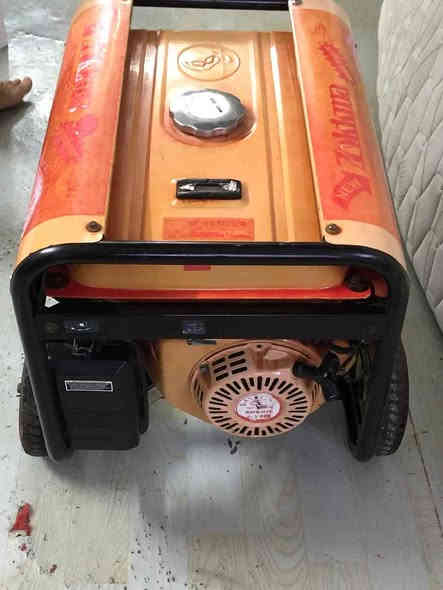 للبيع مولد استرا باب الرافدين ارقى نوعيه بل سوك وجبه اولى ١٢ امبير مولده كلش راقيه بعدهي وضع شركه تشتغل سلف وحبل ما داخله اي تصليح صوتها كلش هادئ وقتصاديه بصرف البنزين سعر ١٥٠ مكاني بغداد وعندي توصيل *********** بغداد
